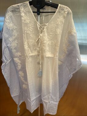 White Waves Women’s White Embroidered V-Neck Tunic Top